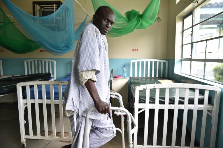 Calvin Odhiambo, 30 ans, a récemment été diagnostiqué positif au VIH. Il a été admis à l'hôpital de référence du comté de Homa Bay. Il est désormais sous traitement anti-rétroviral.