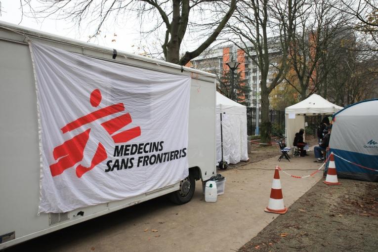 Deuxième vague Covid19 - clinique mobile MSF à Paris