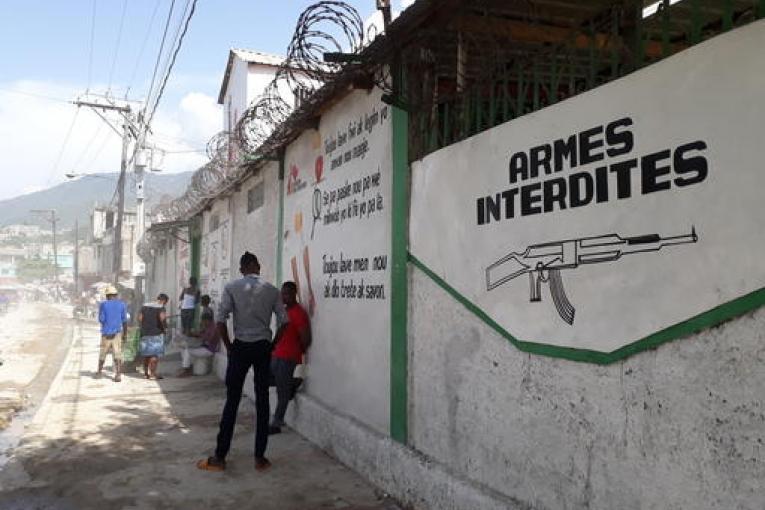 Mur extérieur du centre d'urgence MSF de Martissant, Port-au-Prince.