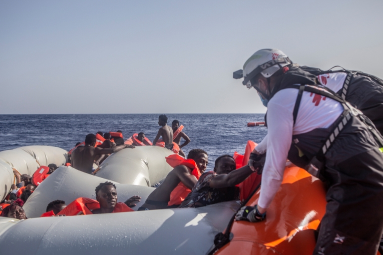 Méditerranée centrale : 22 personnes portées disparues et une décédée lors d’un naufrage 