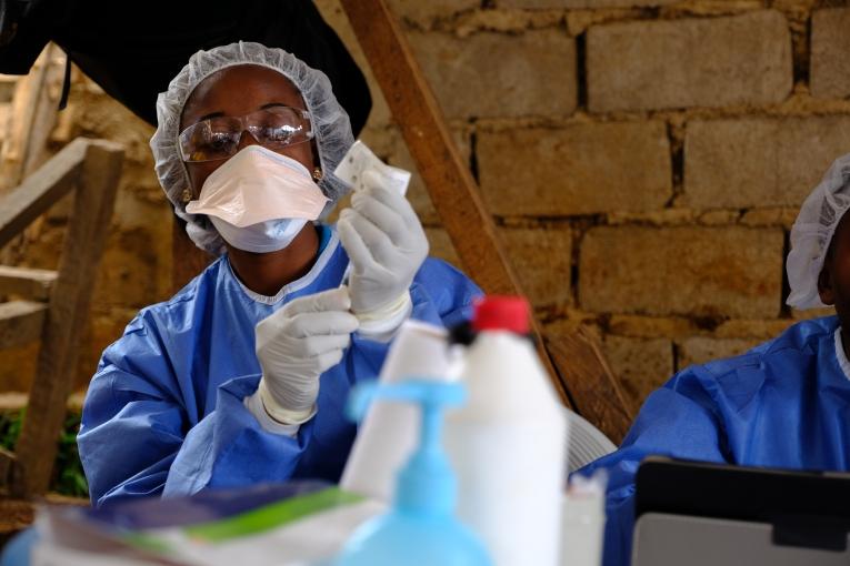 La vaccination diminue de moitié la mortalité chez les personnes infectées par Ebola 