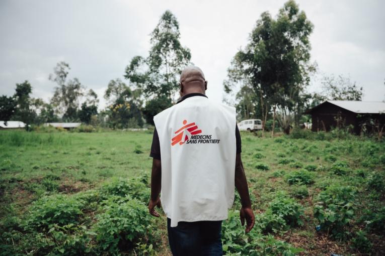 En images : reportage photo en immersion avec les équipes de MSF qui sensibilisent au virus