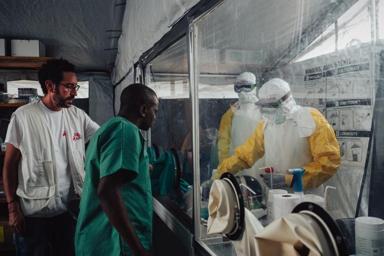 Ebola : “ L'épidémie ne montre aucun signe de ralentissement " 