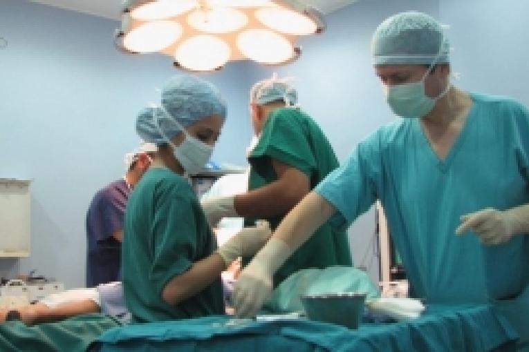 A l'hôpital du Croissant Rouge d'Amman notre équipe opère des patients irakiens dont l'état nécessite une intervention de chirurgie reconstructrice : maxilo faciale orthopédique ou plastique.