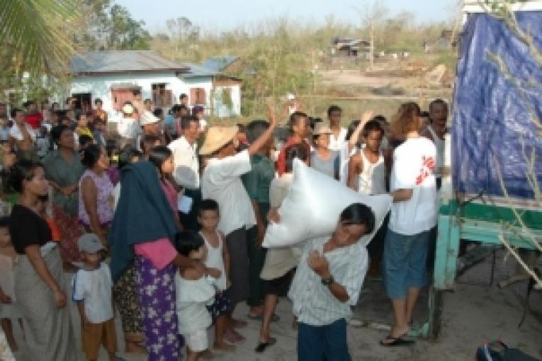 Birmanie mai 2008. Au total 500 000 personnes ont reçu une assistance de MSF après le cyclone Nargis.