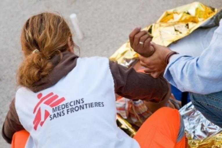 MSF travaille sur l'île de Lampedusa dans le sud de la Sicile depuis 2002. De janvier à août 2008 17 340 migrants sont arrivés sur l'île.