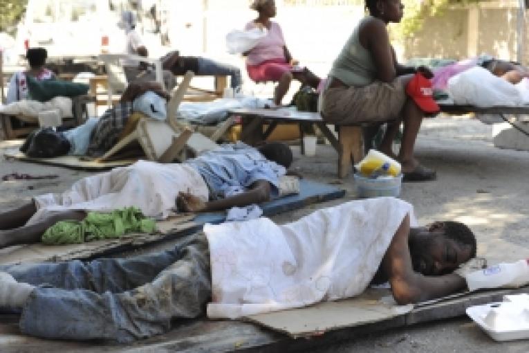 Les équipes l'hôpital le matériel médical et chirurgical de Médecins sans frontières n'ont pas été autorisés à atterrir à Port au Prince dans la soirée de samedi. MSF demande que les avions transportant du matériel médical et chirurgical att