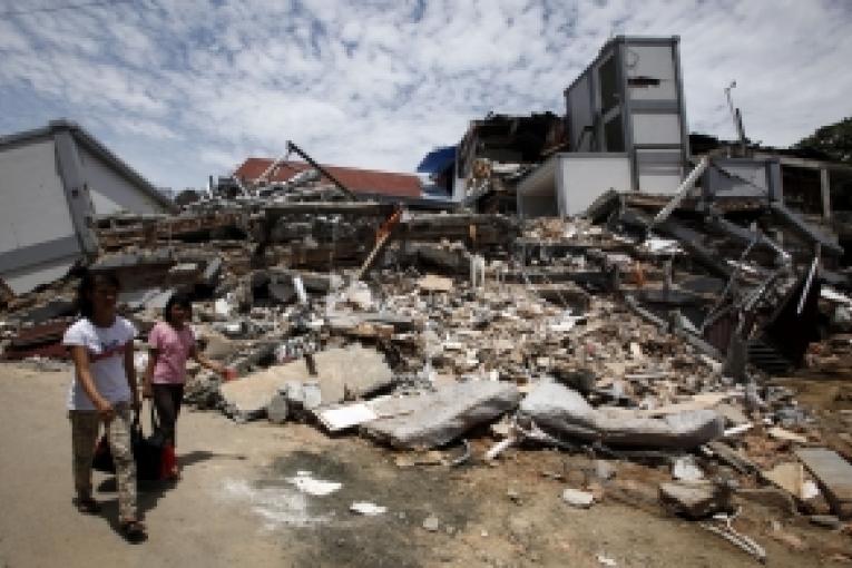Destruction dans la ville de Padang sur l'Ile de Sumatra 04/10/09.