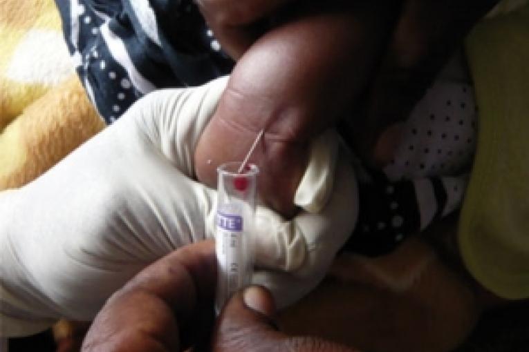 En 2010 MSF traite près de 160 000 patients VIH/sida dans une vingtaine de pays. Pour continuer à mettre sous traitement le plus grand nombre de personnes la lutte contre cette maladie passe plus que jamais par une simplification de la prise en charge d