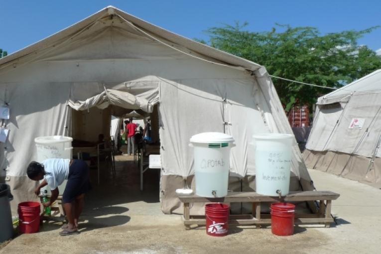 Un centre de traitement du choléra (CTC) permet la prise en charge des patients souffrant de diarrhées et vomissements symptômes cliniques de la maladie. Il est composé de trois zones : le triage l\'hospitalisation et la convalescence. Le CTC de Tabar