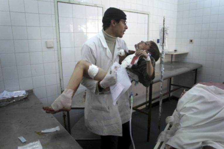 Mustafa Hassona
Le 27 décembre dernier l'armée israélienne lançait l'offensive « plomb durci » sur la bande de Gaza. Après plus de trois semaines d'affrontements le bilan est très lourd : plus de 5 300 blessés et près de 1 300 morts palestinien