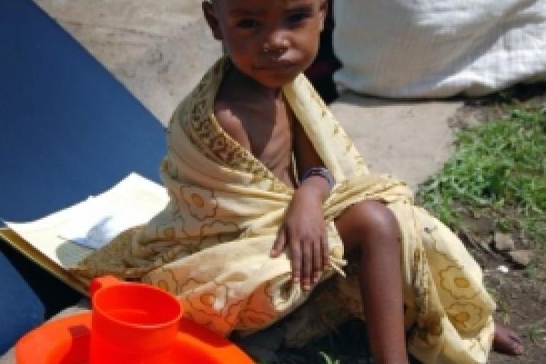 Médecins Sans Frontières (MSF) ouvre en urgence de nouveaux centres nutritionnels au Sud de l’Ethiopie pour soigner les nombreux enfants souffrant de malnutrition grave.