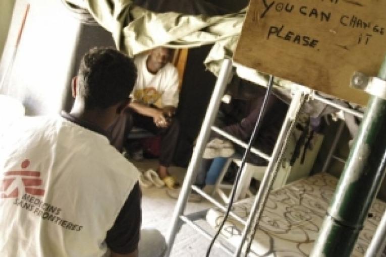 Malte mars 2009. Consultation MSF dans un centre ouvert pour migrants et demandeurs d'asile.