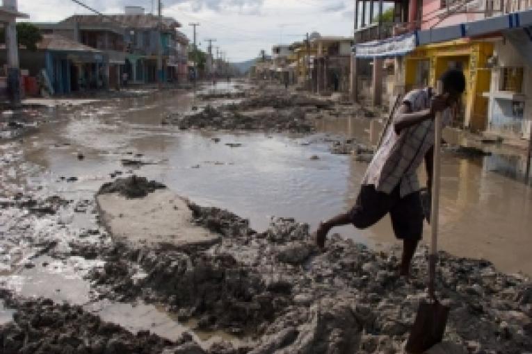 La boue couvre de nombreuses rues