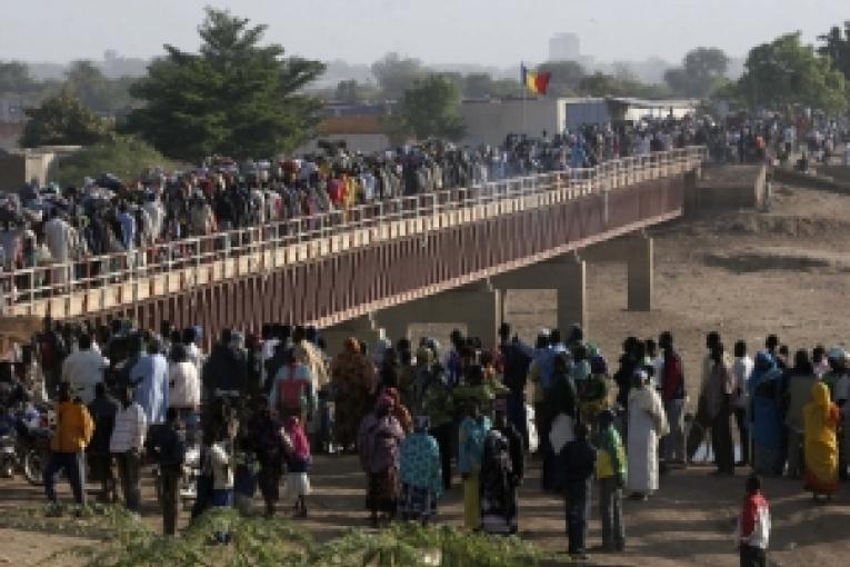 Tchad  Fuite des populations de N'djamena via le pont Ngueli vers le Cameroun