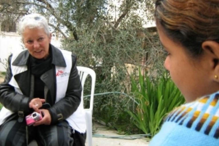Sylvia en consultation. Gaza 2008