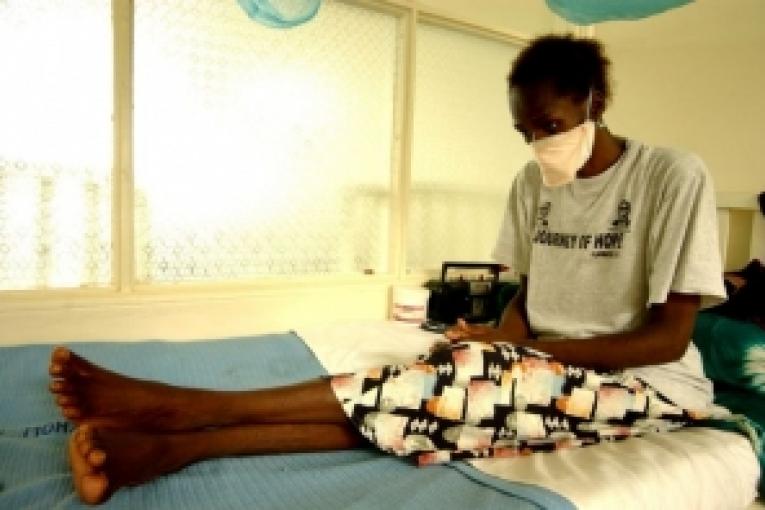 Homa Bay Kenya mai 2007. Patiente atteinte de la tuberculose.