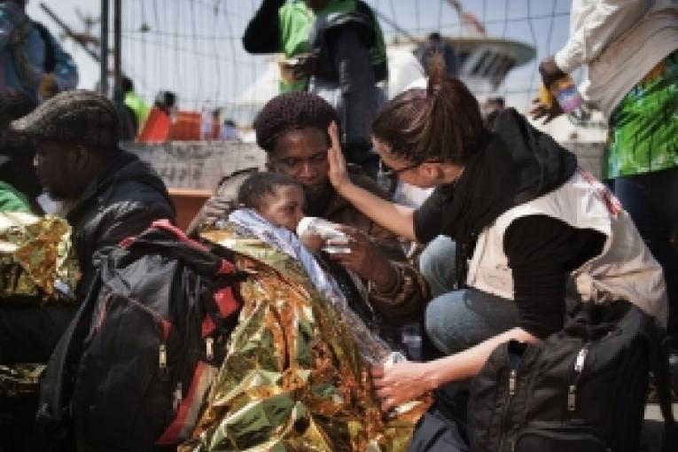 L'Europe doit accueillir les boat people fuyant la Libye. MSF dénonce l'incohérence des politiques européennes qui prétendent protéger les civils en faisant la guerre mais en leur fermant les frontières.