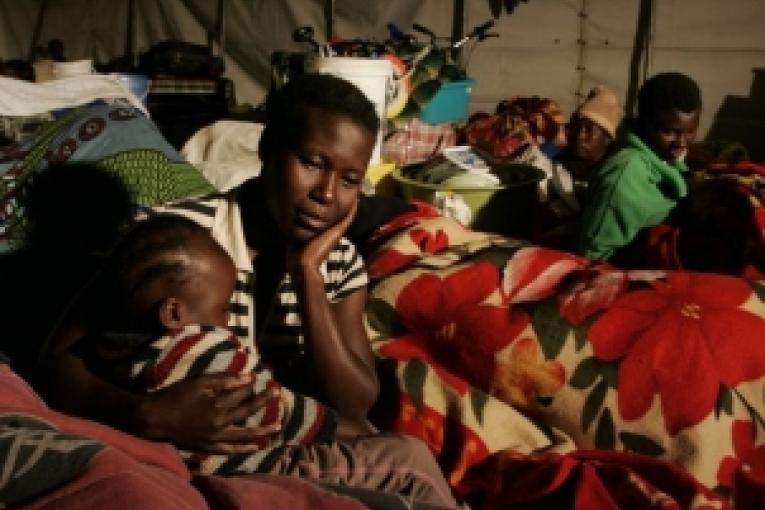 Après les flambées de violence dans et autour de Johannesburg près de 1500 personnes ont trouvé refuge dans ce site au centre de la ville – 20 mai 2008