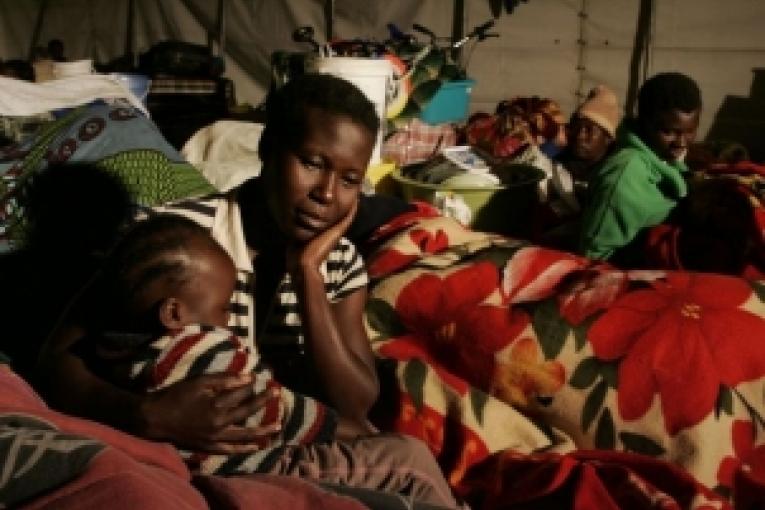 Après les flambées de violence dans et autour de Johannesburg près de 1500 personnes ont trouvé refuge dans ce site au centre de la ville – 20 mai 2008