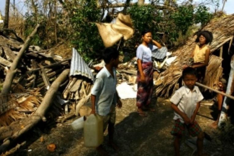 La population dans le delta de l'Irrawaddy a besoin de nourriture et d'abris.