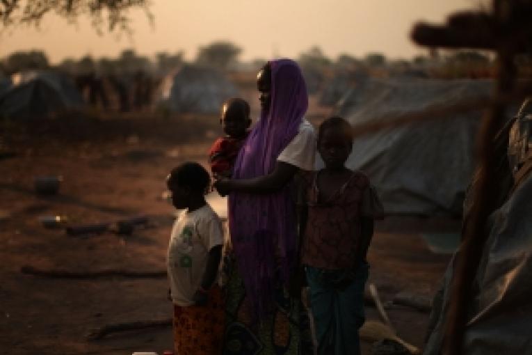 Des milliers de personnes ont fui les attaques des coupeurs de routes. Une famille dans le camp de déplacés à Kabo.