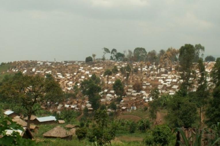 Les affrontements armés dans la province du Nord Kivu en République démocratique du Congo provoquent d'incessants mouvements de populations. Ces personnes déplacées s'installent souvent dans des camps comme celui ci dans le village de Bambu.  	 Jean 
