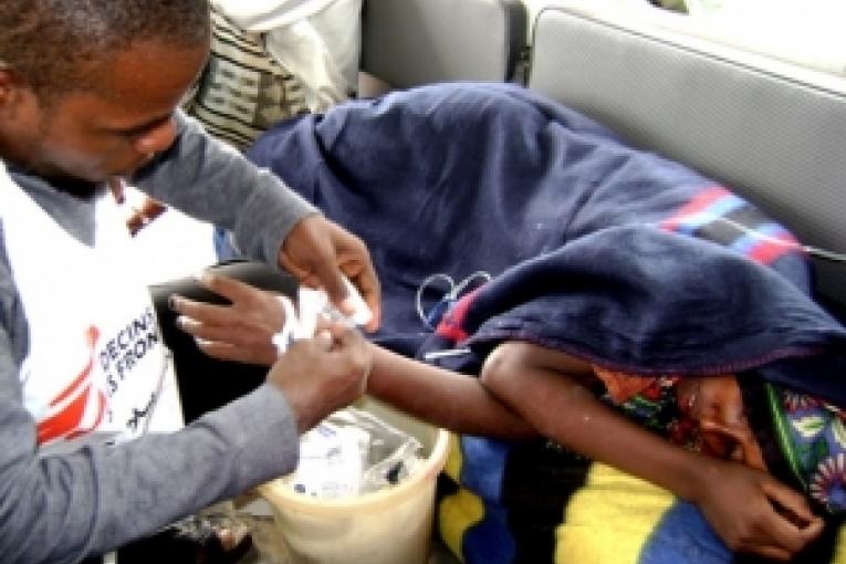 F. 24 ans soignée par MSF à son arrivée sur une plage du Yémen. Après que les passeurs l'ont forcée à sauter du bateau loin de la côte elle a passé plusieurs heures dans l'eau.