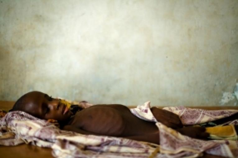 Bachirou Seyne âgé de 7 ans souffre de la méningite. Il est hospitalisé à Dosso au Niger  le 21 avril 2009