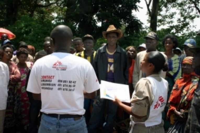 Province du Katanga 02/02/2008. Les équipes MSF ont mis en place des centres de traitement et des systèmes d’approvisionnement en eau potable.