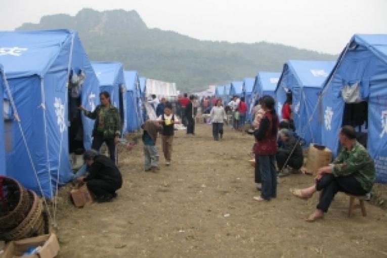 Des rescapés du séisme dans un camp provisoire mis en place par les autorités chinoises.