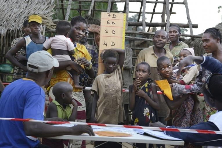 MSF est allée à la rencontre de pygmées akas vivant dans le nord du Congo Brazzaville pour les traiter contre le pian.
