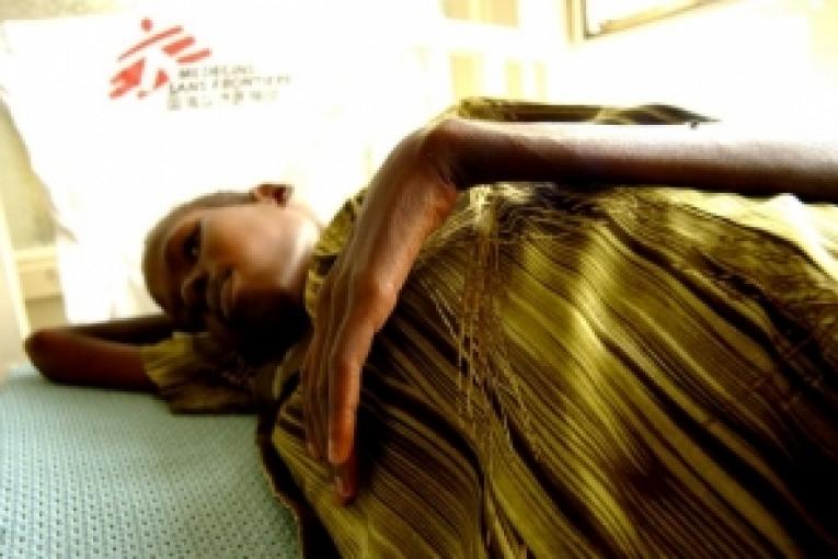 Hôpital d'Homa Bay au Kenya. Un malade co infecté par le VIH et la tuberculose  2007