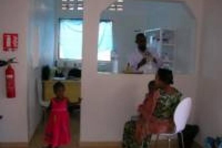 Mai 2009  Distribution de médicaments dans le bidonville de Kaweni