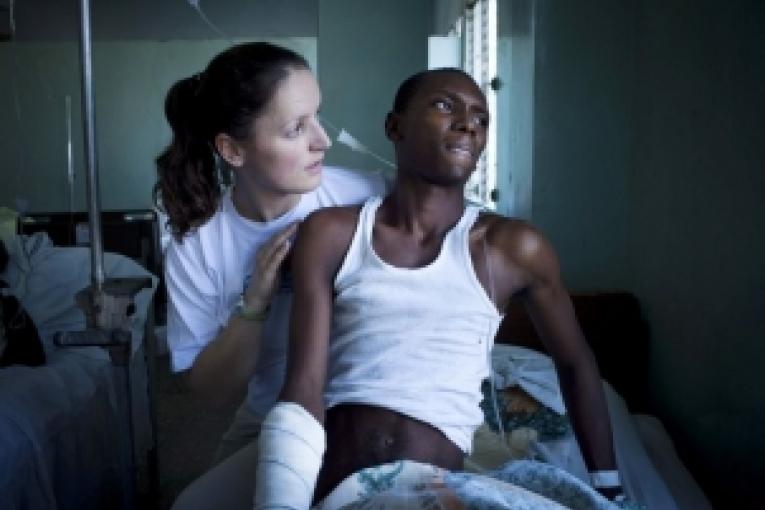 Patient pris en charge par MSF à l'Hôpital d'Isaie Jeanty à Chancerelle  Haïti février 2010