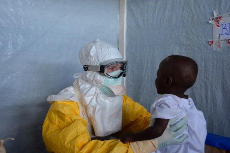 « Le plus difficile ce sont les enfants. Anxieux à leur arrivée leur peur s’intensifie dans le centre en voyant les autres patients. »