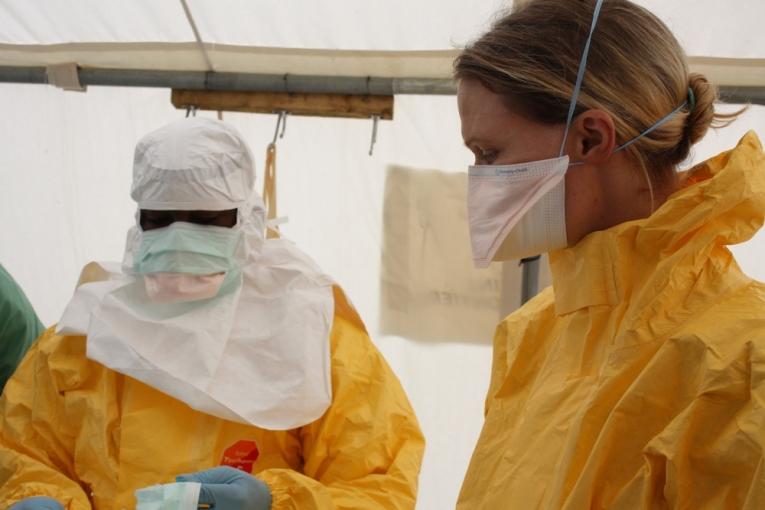 L’organisation médicale humanitaire internationale Médecins Sans Frontières (MSF) confirme que l’un de ses volontaires au Sierra Leone a été diagnostiqué positif à la fièvre hémorragique Ebola.