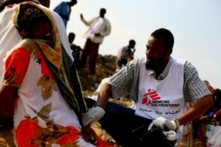 Dans la nuit du 22 avril les équipes mobiles de la section espagnole de Médecins Sans Frontières (MSF) ont trouvé 35 corps sans vie sur les plages de Radah dans le gouvernorat d’Abyan.
Voir notre Dossier spécial : Golfe d'Aden : mortelle traversé