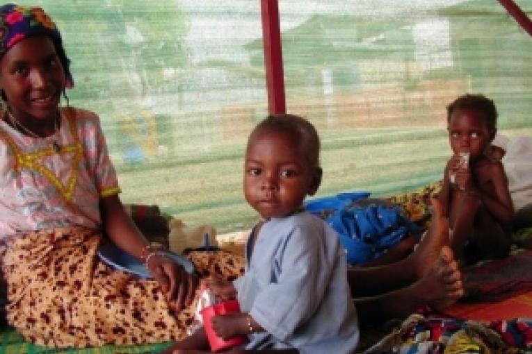 Niger avril 2007. Le centre nutritionnel de Maradi permet l'hospitalisation des enfants qui sont sévèrement malnutris et souffrent de complications médicales