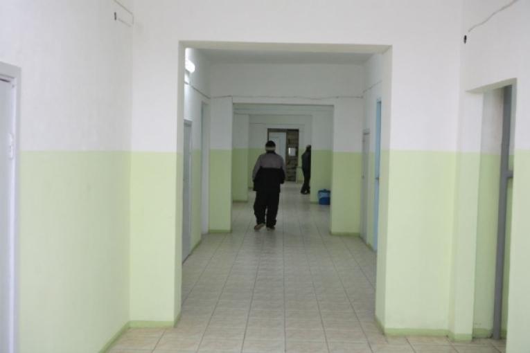 Au sein de l’hôpital de Zougdidi MSF a réhabilité 1000 m2 pour aménager une trentaine de chambres individuelles. La tuberculose multirésistante étant très contagieuse et grave il est nécessaire d’isoler les malades. 