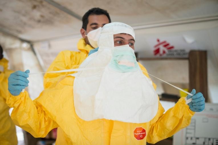Centre de prise en charge de l'Ebola à Guéckédou en Guinée avril 2014. Sylvain Cherkaoui/Cosmos
