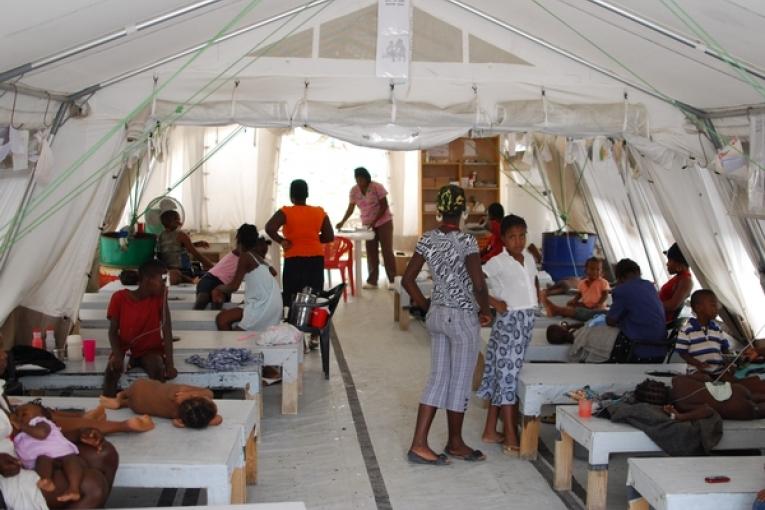 Le Centre de Traitement du Choléra (CTC) de MSF à Martissant avril 2012.