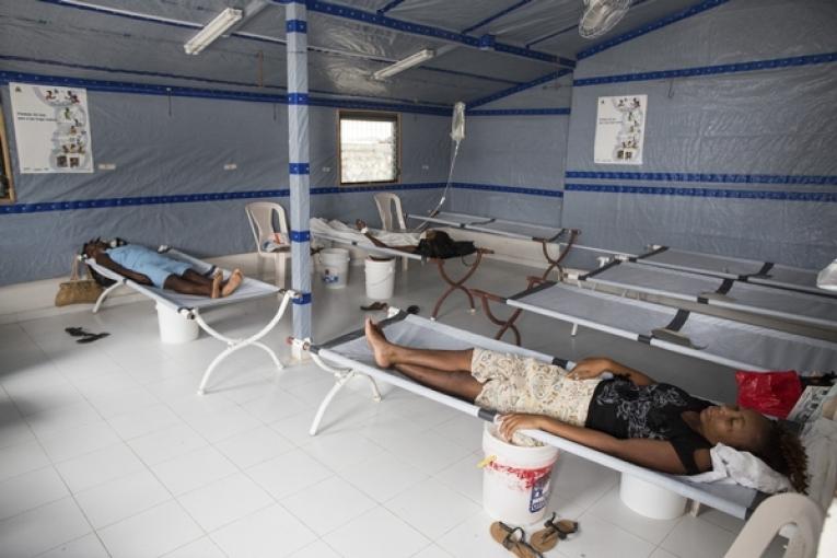 Port au Prince août 2012. MSF a dédié un espace de soins aux femmes enceintes atteintes par le choléra qui peuvent être victimes de complications dûes à cette maladie.