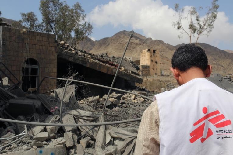 Des frappes aériennes menées la nuit dernière dans le nord du Yémen par la coalition dirigée par l’Arabie saoudite ont détruit un hôpital soutenu par Médecins Sans Frontières (MSF).