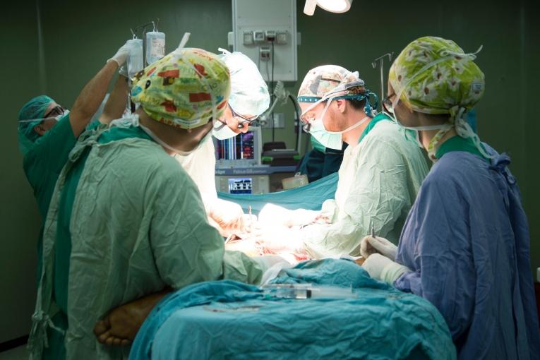 L'équipe chirurgicale de MSF a travaillé non-stop les 14 et 15 mai 2018 pour venir en aide aux Palestiniens blessés par l'armée israélienne.