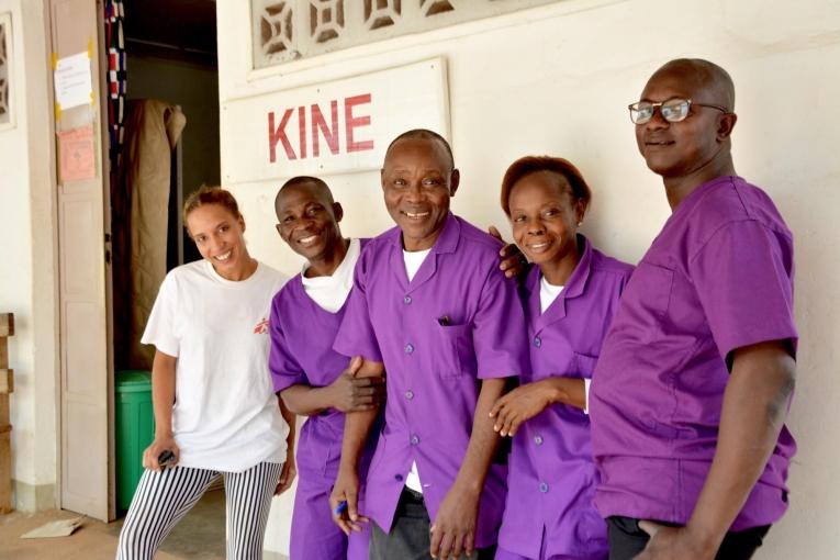 Des membres de l'équipe MSF de kinésithérapie de l'hôpital de SICA à Bangui. 