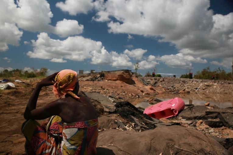 Une route détruite entre Nhamatanda et Tica. 2019. Mozambique.