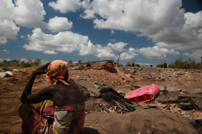 Une route détruite entre Nhamatanda et Tica. 2019. Mozambique.