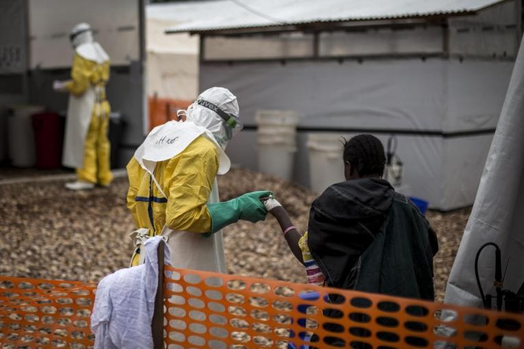 Un patient atteint d'Ebola pris en charge par MSF dans le Centre de Traitement d'Ebola de Butembo, en RDC. Novembre 2018