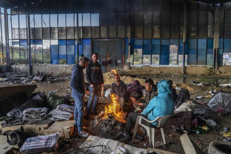 Bosnie : quelles conditions de vie pour les migrants bloqués à la frontière croate?
